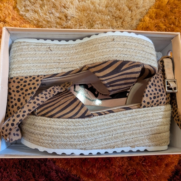 Leopard Print Platform Sandals - Picture 2 of 3